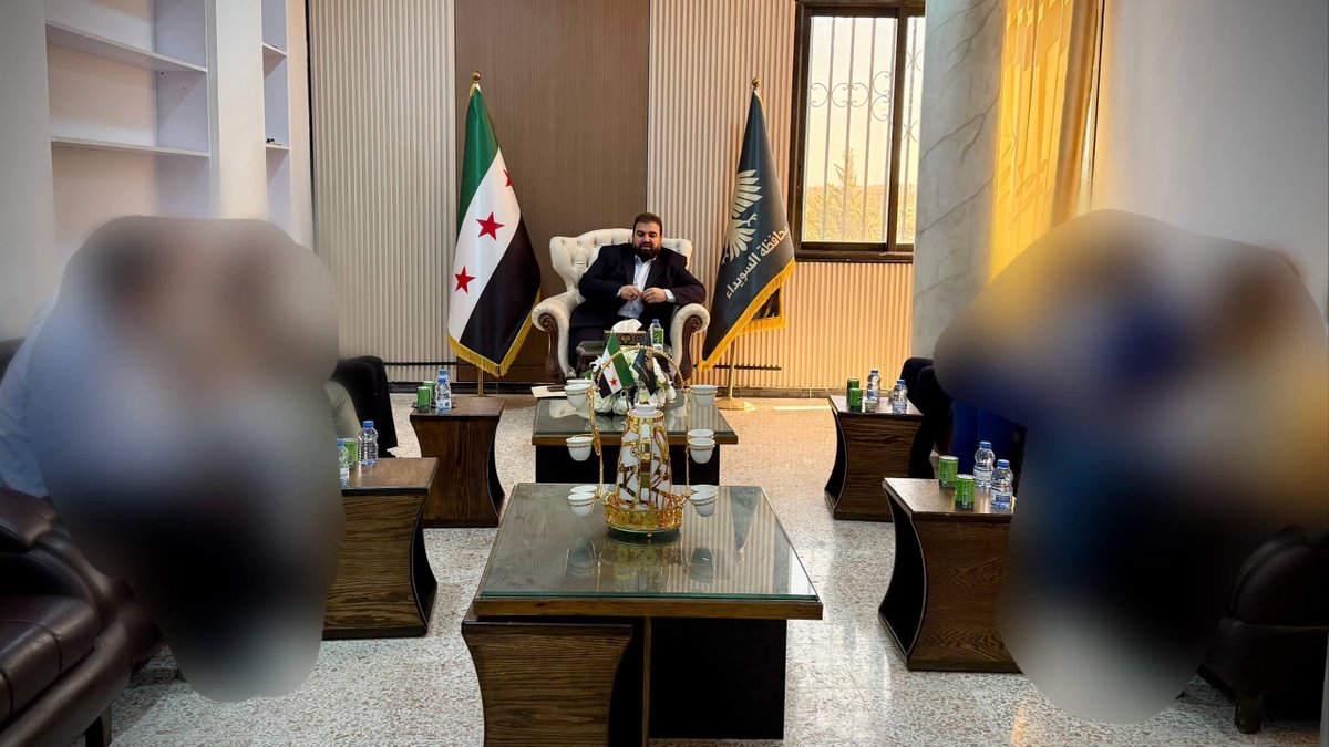 Suwaydamd's tweet photo. عقد محافظ السويداء الدكتور مصطفى البكور، اجتماعاً موسعاً مع مديري الدوائر والكوادر التربوية في مديرية التربية، لبحث الواقع التعليمي في المحافظة ومناقشة التحديات التي تواجه سير العملية التربوية.
#م��افظة_السويداء
#مديرية_إعلام_السويداء https://t.co/RvcDF2qBkU