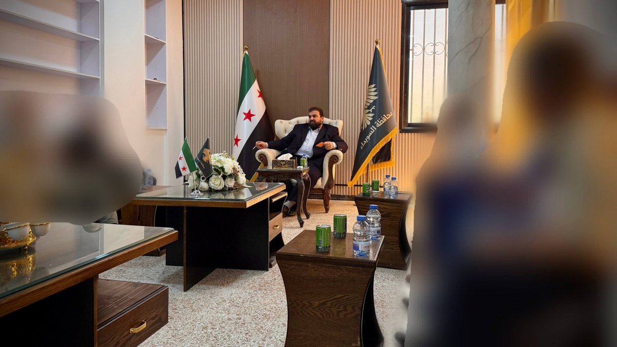 Suwaydamd's tweet photo. عقد محافظ السويداء الدكتور مصطفى البكور، اجتماعاً موسعاً مع مديري الدوائر والكوادر التربوية في مديرية التربية، لبحث الواقع التعليمي في المحافظة ومناقشة التحديات التي تواجه سير العملية التربوية.
#م��افظة_السويداء
#مديرية_إعلام_السويداء https://t.co/RvcDF2qBkU