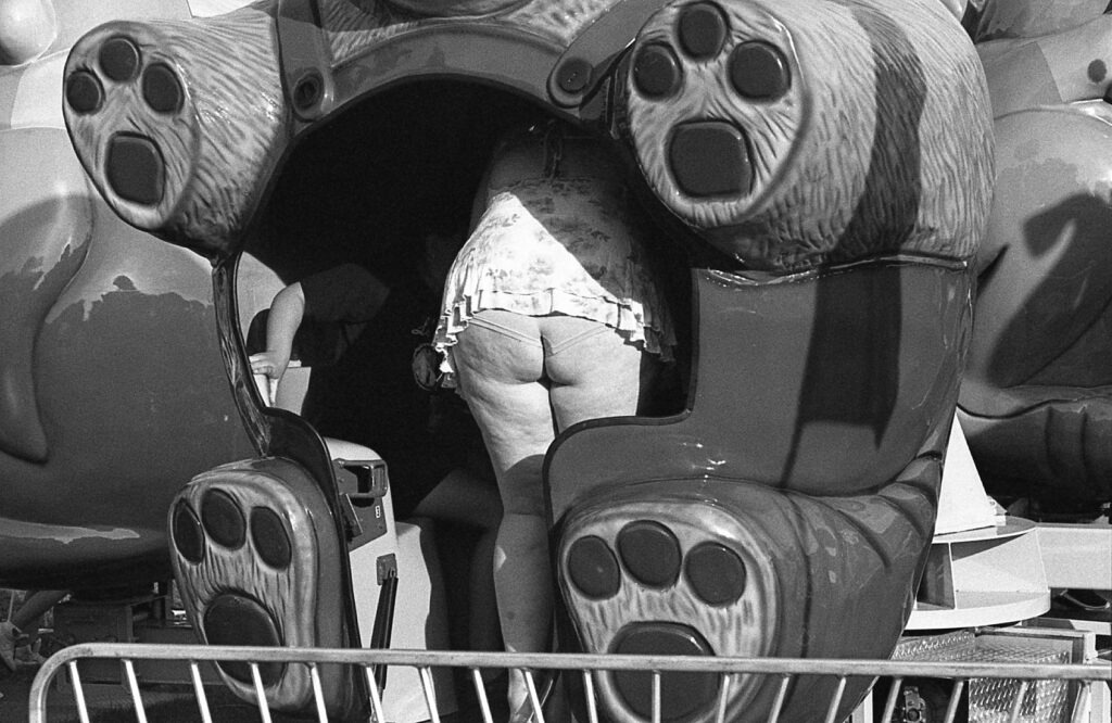EmilyBakeraiu's tweet photo. NTow I have less cargo.he French customs officer confiscated my crate of snails https://t.co/bk2gnCqLqX