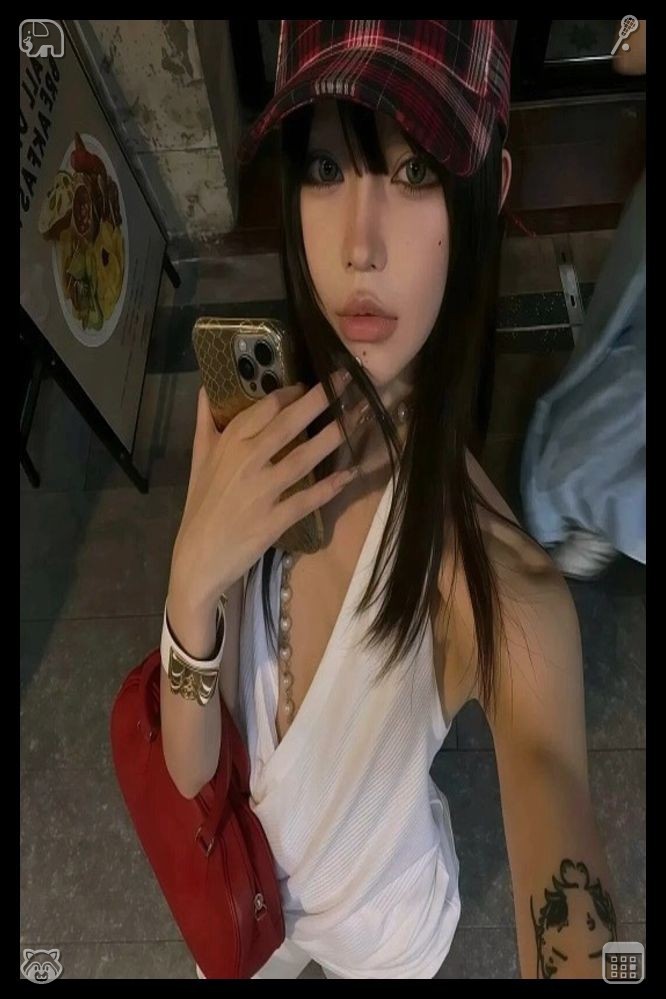 LA725's tweet photo. 🪒French This tongue exudes sophistication. Tension dissolves as soon as you direct your attention away from ultimate outcomes and toward concrete daily actions. Worry turns into consistent drive when you cease obsessing over far-off, uncertain results. https://t.co/Xb1K2NLDWZ