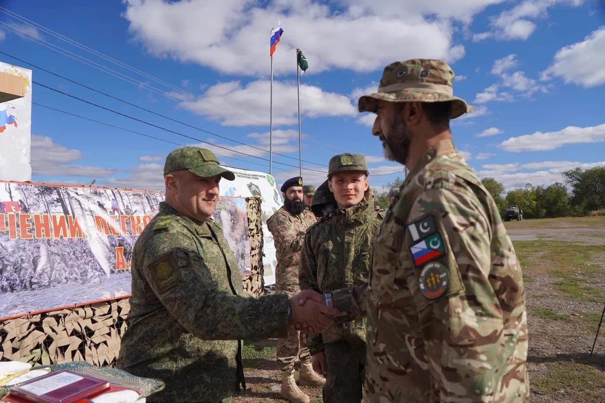 dindunuffinsDE's tweet photo. @ButletDers @Sawertynn17 @RedPrometheus9 @KuyavianR4p1st You have Ugrofinnic president, Mongolian/steppe Turkic defense minister, 25% of your army is Turkic Muslims and you use Chechen goatfuckers to kill Ukrainian Slavs. Fuck you and your country full of traitor of Slavs. https://t.co/RtgG1m77pL