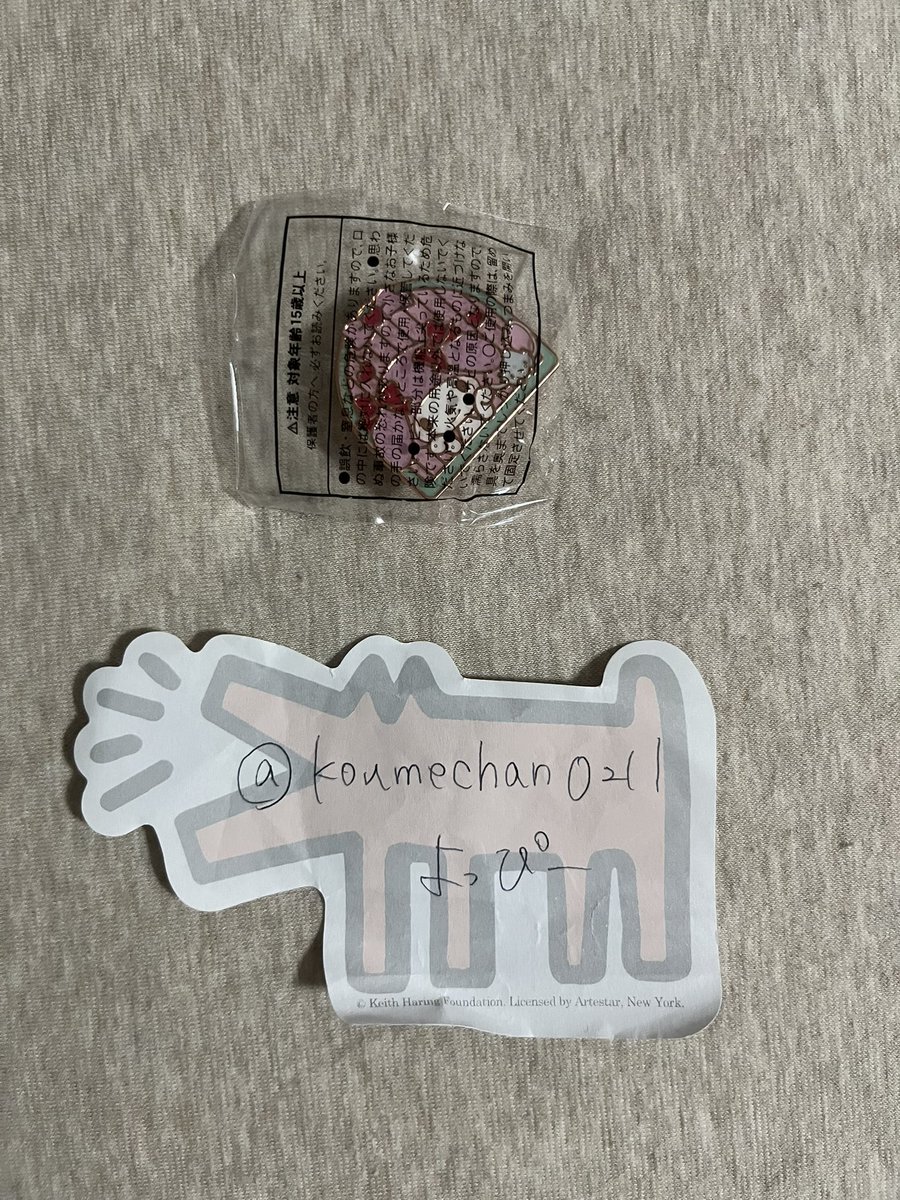 koumechan0211's tweet photo. 【交換】サンリオキャラクターズ　サプライズ ピンバッジ  with ジェリーキャンディ

譲→マイメロ

求→キティ(どれでも⭕️)

郵送にて交換希望です。
宜しくお願い致します。 https://t.co/sSHSj5Pp6k