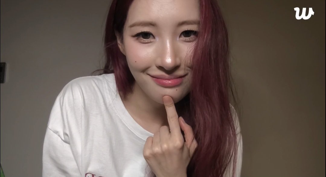 sunmihq's tweet photo. red hair suits her so much 😩

cr. clare (kkt)

#선미 @miyaohyeah https://t.co/Pv9w5rMkVB