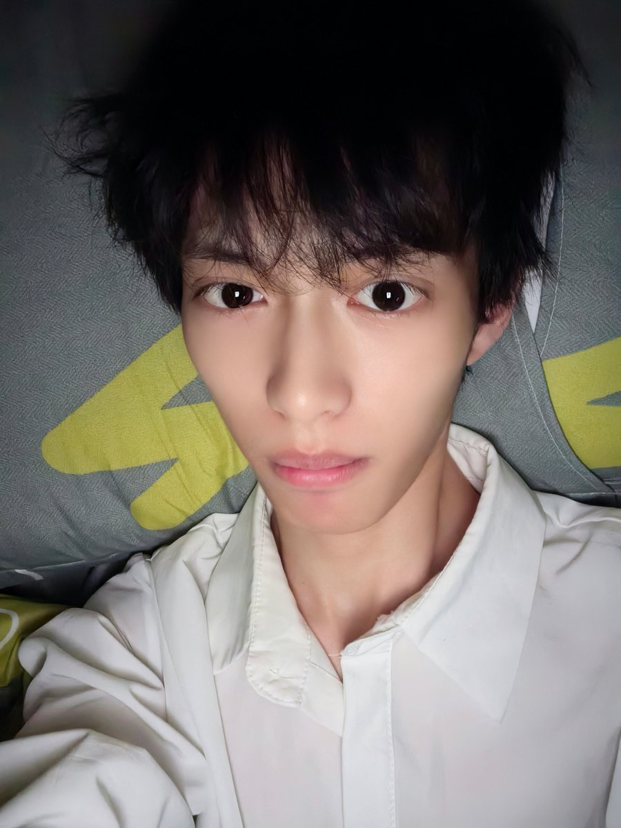 Asitu07's tweet photo. 我的成长历程
找一个互相真心喜欢的人→找一个平淡过日子的人→颜值，钱，内涵总之有一个亮点的人→愿意玩我的人（未来→）攒钱玩别人 https://t.co/QOdvJpBYbi