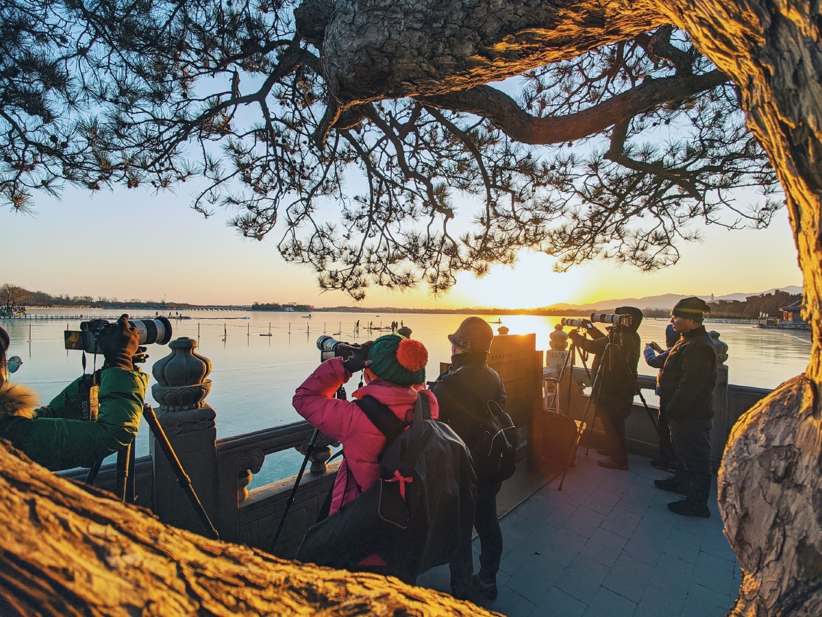 elens246823's tweet photo. [Join our campus photography club this Saturday! We’ll capture the autumn sunset at the central lake, share tips, and make new friends. Free for all majors—sign up via the link in bio!] https://t.co/EPMw2EbvtY