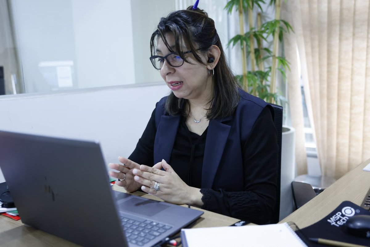 MTESS_PY's tweet photo. #EmpleoCircular | La directora de Empleo, Sara Mareco, mantuvo una reunión virtual con representantes del Gobierno de España 🇪🇸 para coordinar acciones de cara a un segundo proceso de reclutamiento y selección de compatriotas que accederán a oportunidades laborales temporales en territorio español.

Durante el encuentro se trabajó en el fortalecimiento de los mecanismos de preselección, selección, monitoreo y acompañamiento de los trabajadores, con el objetivo de lograr un proceso cada vez más eficiente y ordenado.

La iniciativa se desarrolla en el marco del Memorándum de Entendimiento entre el Reino de España 🇪🇸 y  Paraguay 🇵🇾 y contempla, además de la experiencia laboral, la adquisición de conocimientos vinculados al trabajo de la tierra y a sistemas de cultivo, que posteriormente podrán ser aplicados en sus comunidades de origen.

Desde el #MTESS se impulsa así una modalidad que combina oportunidades de empleo, formación y transferencia de conocimientos, con acompañamiento antes, durante y después de la experiencia laboral en el exterior.