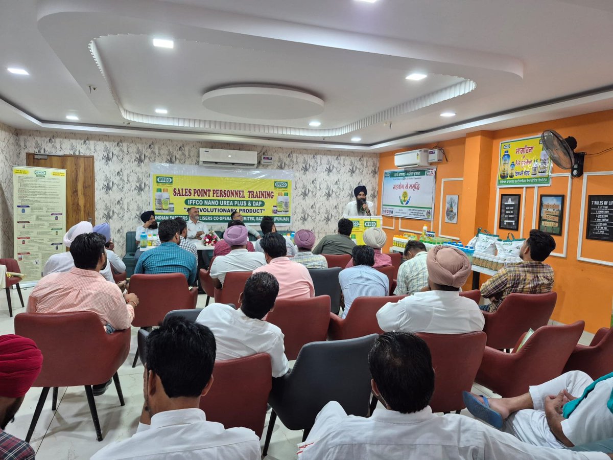 Iffco_Punjab's tweet photo. @IFFCO_Coop ਵੱਲੋਂ ਤਖ਼ਤ ਸ੍ਰੀ ਦਮਦਮਾ ਸਾਹਿਬ ਵਿਖੇ Sale Point Personal Training Programme ਦਾ ਆਯੋਜਨ ਕੀਤਾ ਗਿਆ। ਇਸ ਪ੍ਰੋਗਰਾਮ ਵਿੱਚ ਸਹਿਕਾਰੀ ਸਭਾਵਾਂ ਦੇ ਸਕੱਤਰਾਂ ਨੇ ਭਾਗ ਲਿਆ। ਮੁੱਖ ਮਹਿਮਾਨ ਵਜੋਂ ਸ਼੍ਰੀ ਸੋਨੂੰ ਮਹਾਜਨ, ਡਿਪਟੀ ਰਜਿਸਟਰਾਰ, ਸਹਿਕਾਰੀ ਸਭਾਵਾਂ ਨੇ ਸ਼ਿਰਕਤ ਕੀਤੀ। https://t.co/OBuFnk3XpO