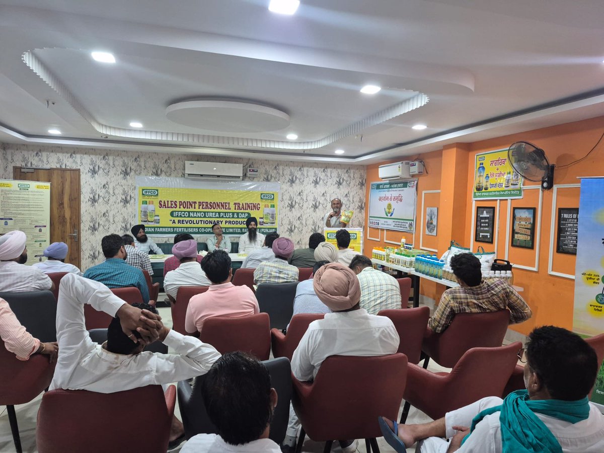 Iffco_Punjab's tweet photo. @IFFCO_Coop ਵੱਲੋਂ ਤਖ਼ਤ ਸ੍ਰੀ ਦਮਦਮਾ ਸਾਹਿਬ ਵਿਖੇ Sale Point Personal Training Programme ਦਾ ਆਯੋਜਨ ਕੀਤਾ ਗਿਆ। ਇਸ ਪ੍ਰੋਗਰਾਮ ਵਿੱਚ ਸਹਿਕਾਰੀ ਸਭਾਵਾਂ ਦੇ ਸਕੱਤਰਾਂ ਨੇ ਭਾਗ ਲਿਆ। ਮੁੱਖ ਮਹਿਮਾਨ ਵਜੋਂ ਸ਼੍ਰੀ ਸੋਨੂੰ ਮਹਾਜਨ, ਡਿਪਟੀ ਰਜਿਸਟਰਾਰ, ਸਹਿਕਾਰੀ ਸਭਾਵਾਂ ਨੇ ਸ਼ਿਰਕਤ ਕੀਤੀ। https://t.co/OBuFnk3XpO