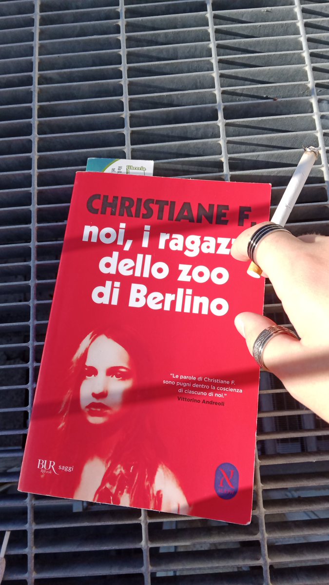 4nd_ree's tweet photo. Uscita peak #music #cigs https://t.co/FqqQhBzHen