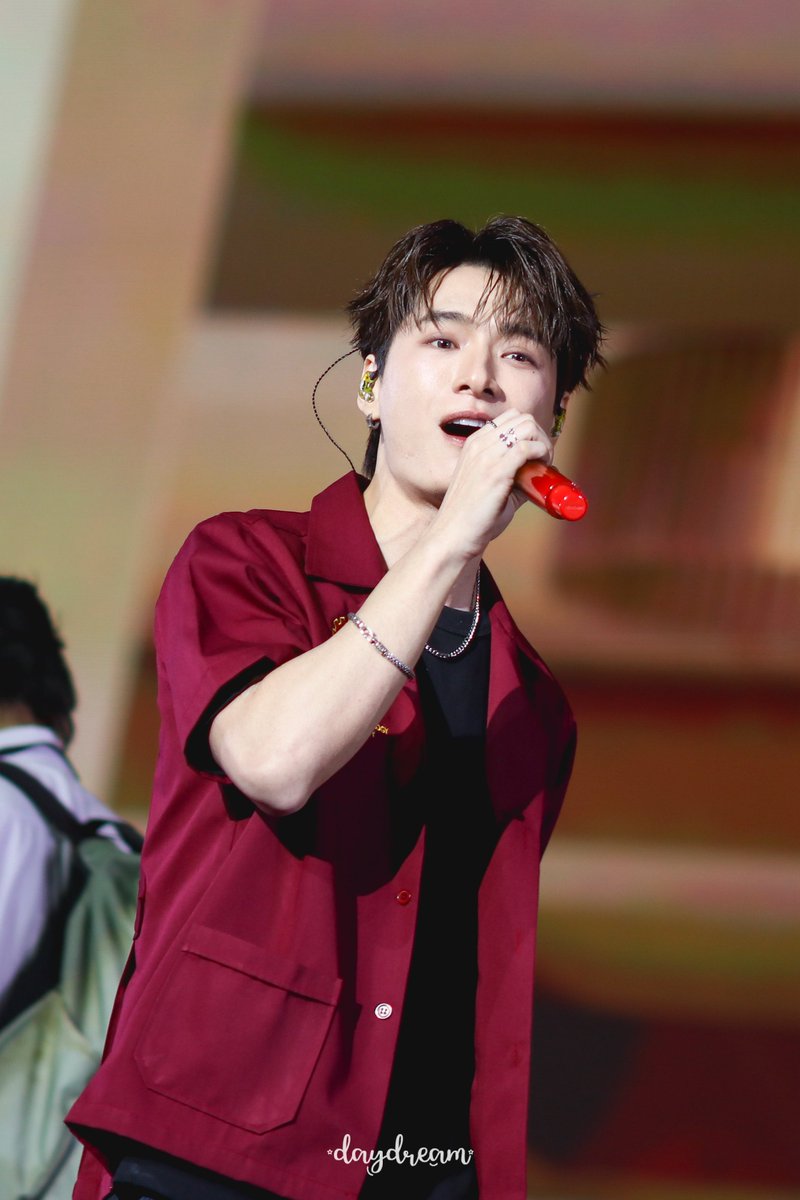 destinylineKM's tweet photo. ห้อมมมมมม 🥺🤏🏻💫

SOTUS FRIENDSHIP NEVER ENDS

#SOTUS10thYearConcertD2
#KristPerawat 
#dayxdreams_ https://t.co/LLolS4yMFH