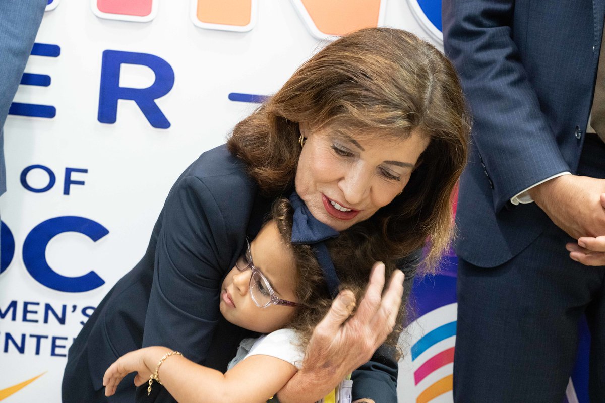 JustinBrannan's tweet photo. Every kid deserves a hug from da Gov on their first day of school https://t.co/JxyKBxVNKL