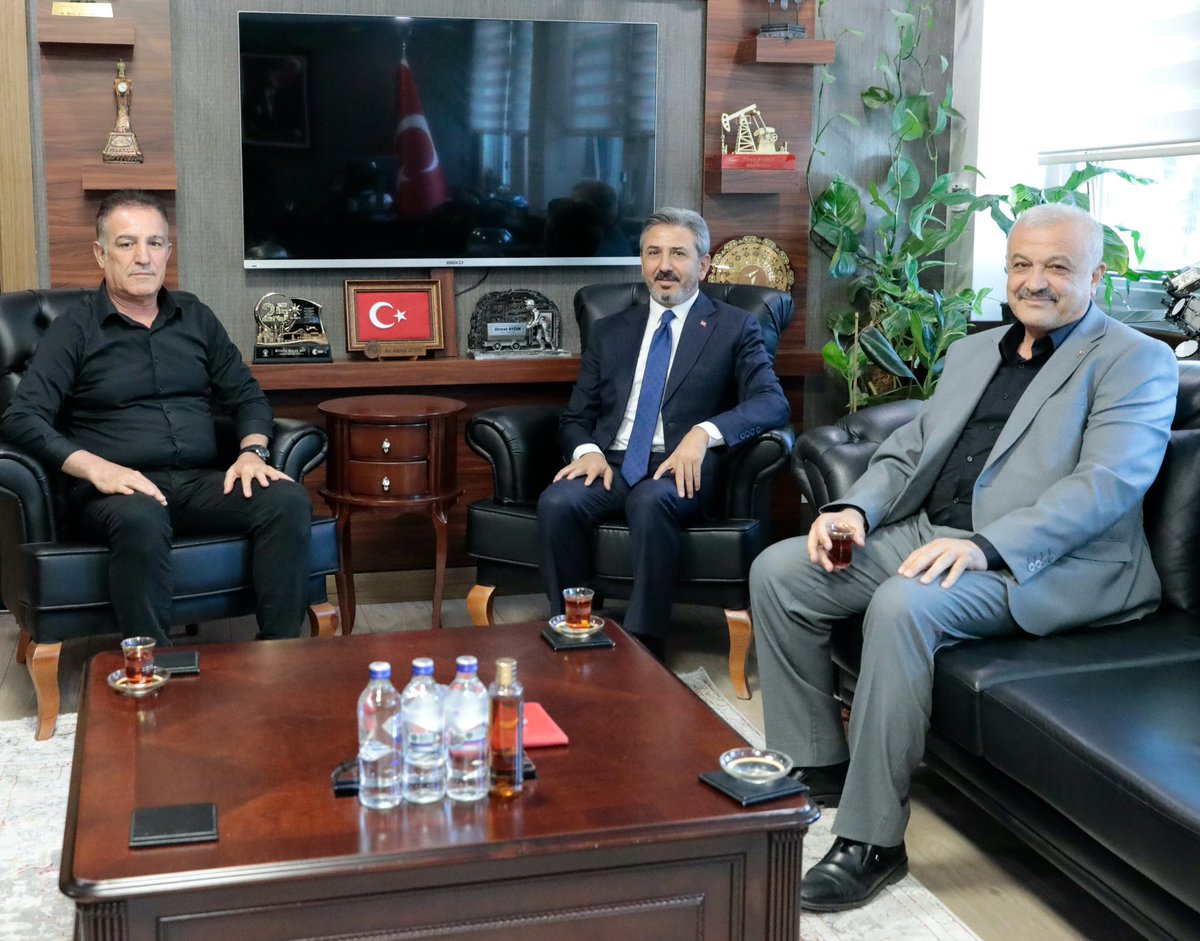 AhmetAYDIN_02's tweet photo. AK Parti Tunceli Kurucu İl Başkanı Veli Suroğlu, AK Parti Adıyaman İl Yönetim Kurulu Üyesi Sabri Aslan, Tohum Yetiştiricileri Alt Birliği Başkanı Miktat Olgun, TOBB Konya KGK Başkanı Meryem Betül Özkardeş, Boğaziçi Üniversitesi Veri Bilimi ve Yapay Zeka Enstitüsü Öğretim Üyesi Dr. Öğr. Üyesi Hüseyin Oktay Altun, Necmettin Erbakan Üniversitesi Teknoloji ve Girişim Direktörü Öğr. Gör. Mehmet Ali Tulukçu ve değerli misafirlerimizi Bakanlığımızda ağırladık.

Çalışma hayatından tarıma, girişimcilikten veri bilimi ve yapay zekâya uzanan farklı alanlarda görüş alışverişinde bulunarak ülkemizin nitelikli insan kaynağı, istihdamı ve geleceğin çalışma hayatı üzerine değerlendirmeler gerçekleştirdik.

Kıymetli misafirlerimize ziyaretleri ve katkıları için teşekkür ediyorum.