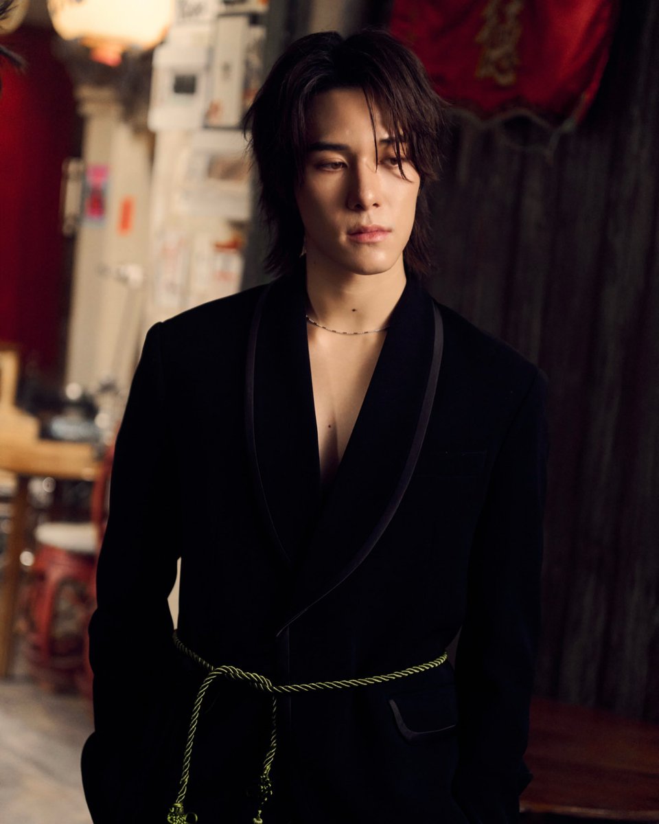 decemberxflower's tweet photo. หงส์พลัดฝูงที่ถูกเลี้ยงโดยมังกรก็คงสง่างามแต่เย็นชาแบบนี้แหละ https://t.co/se3CLNQzeL