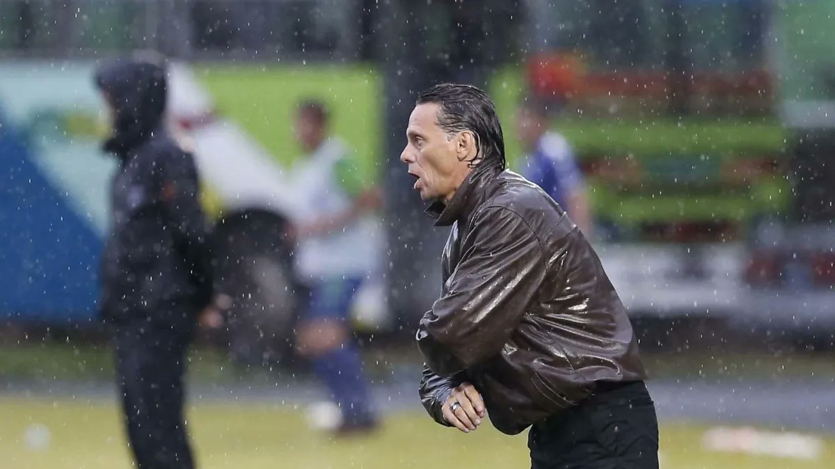 caranzamendi's tweet photo. Ángel Nino Piazzi deja de ser el entrenador de @CDCacahuatique y se convierte en el segundo entrenador despedido en las ultimas 24 horas. El tercero en el Torneo Apertura 2026. Estarán al frente de los Cafetaleros Manuel González y Cristian Portillo. https://t.co/DTxZoVObjt
