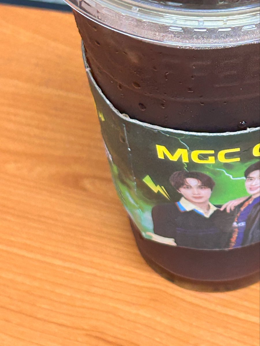 am0r0samente's tweet photo. 오늘의 조흔 일
등교하다가 지하철에서 친한 학교 언니 만낫는데 캎휘 사줌… 캎휘 사주고 다른 강의실로 쿨하게 가셨어요 https://t.co/qhjRDPsdxb