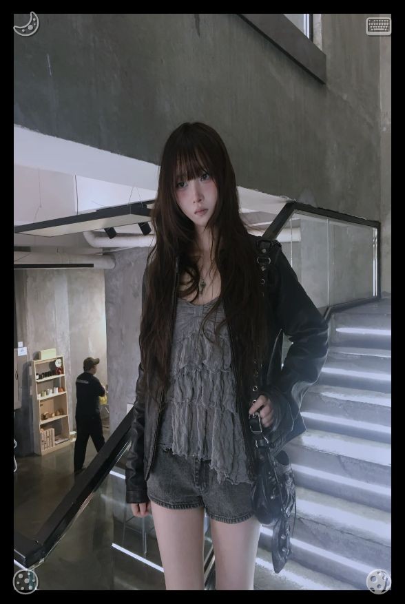 paozman's tweet photo. 📠 At the factory: a cohesive crew, objectives are within reach and well-defined! Lila inhaled deeply, pushing up her sleeves. She resolved to make the oatcakes—for Elara, for the girl she once was, for the woman she was turning into, wandering and unmoored in a world that seem https://t.co/LfdmNfk7tY