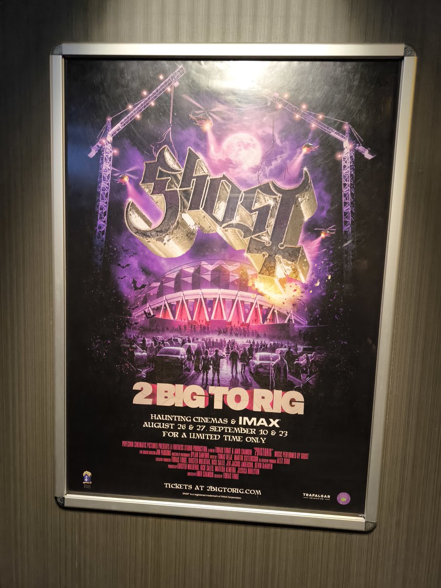 taka96ki's tweet photo. Ghostのライブ映画「2 BIG TO RIG」を観た。
凄かった！
なかなか来日しないGhostのライブ映像が見られるということで、2019ダウンロードフェスのイメージで観に行った。
めっちゃくちゃショーがスケールアップしていて、もちろん演奏も曲も良くて感動した！　
このセットでのショーを生で観てみたい！ https://t.co/B4ROX6VZgy