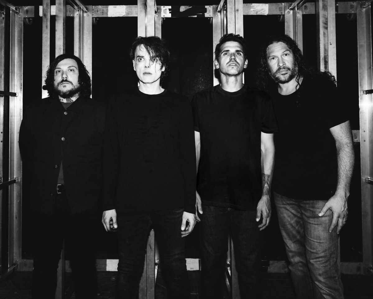 frankierobrasil's tweet photo. 🚨 NOVA FOTO DO MY CHEMICAL ROMANCE!

A imagem foi atualizada no perfil da banda no Spotify. https://t.co/p9hkKmVLPs