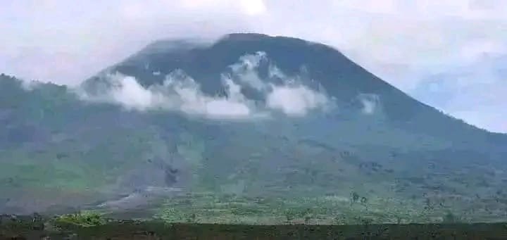 ByiringiroFaus's tweet photo. Indege yigisikare cya congo yituye mu rurambo uyumunsi wa kane 10.09.2026.

# byanteye impungenge abaturage batuye murako karere , nyuma yuko fardc na bambari babo bazamutse mumisozi ya uvira bashaka gutera imihana yabo. https://t.co/WZKoHTzPvp