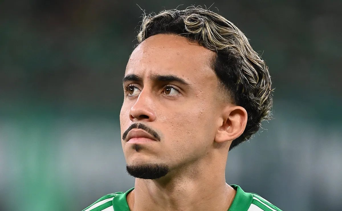 Futebol24H00's tweet photo. ℹ️ Clube Saudita não quis liberar , mesmo com o Staff do Jogador Matheus Gonçalves correndo para viabilizar o negócio.
O Al-Ahli só quer liberar se pagar o valor de 12M de euros em definitivo.
Por enquanto o atleta não vem pro futebol brasileiro! https://t.co/TLZtMxXM7c