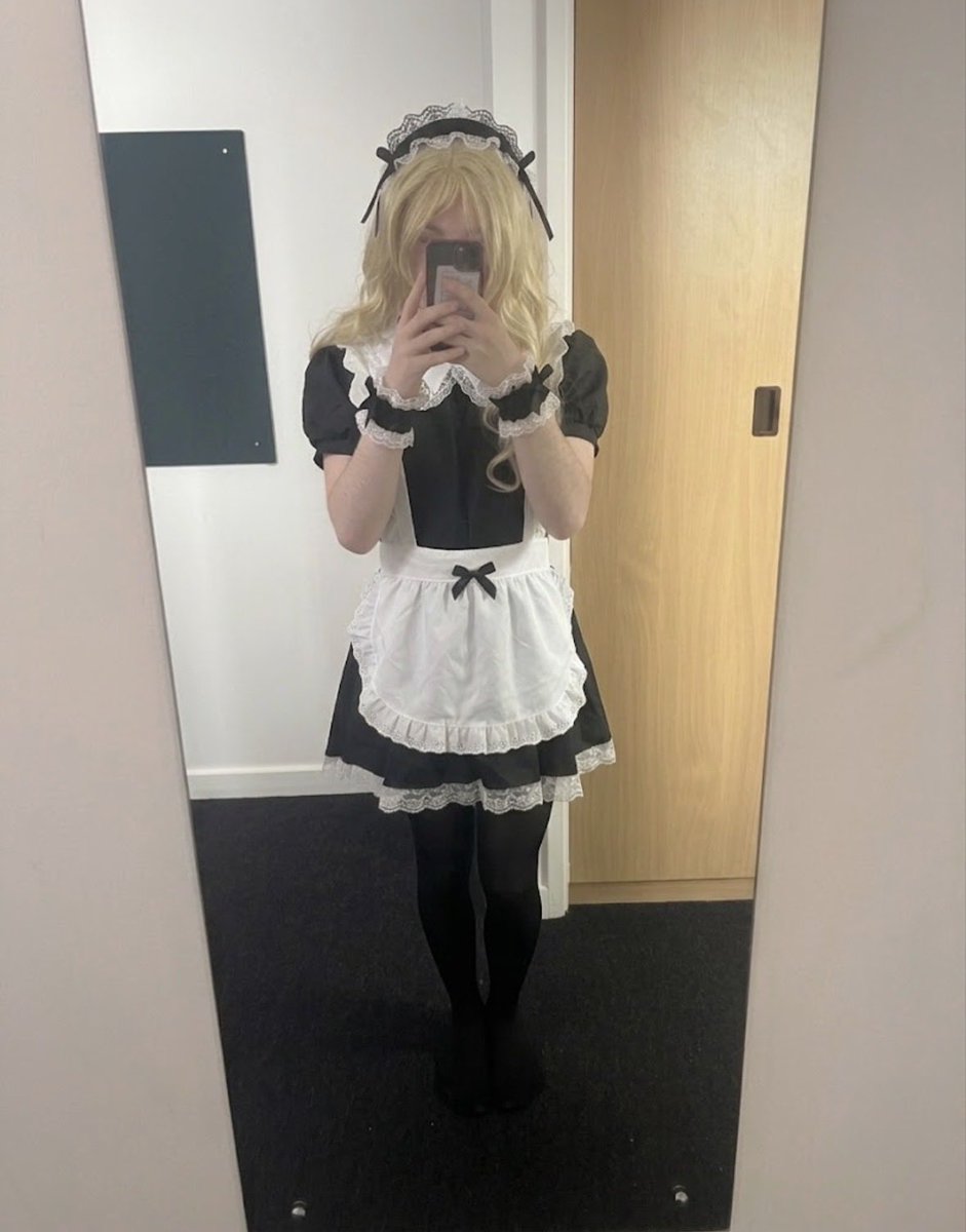 Ameliecd5's tweet photo. Ready to clean up the mess we are going to make #maid #sissy #femboy #crossdresser #tights #nylon #feet #alsace #strasbourg https://t.co/OjHHrPqo0U