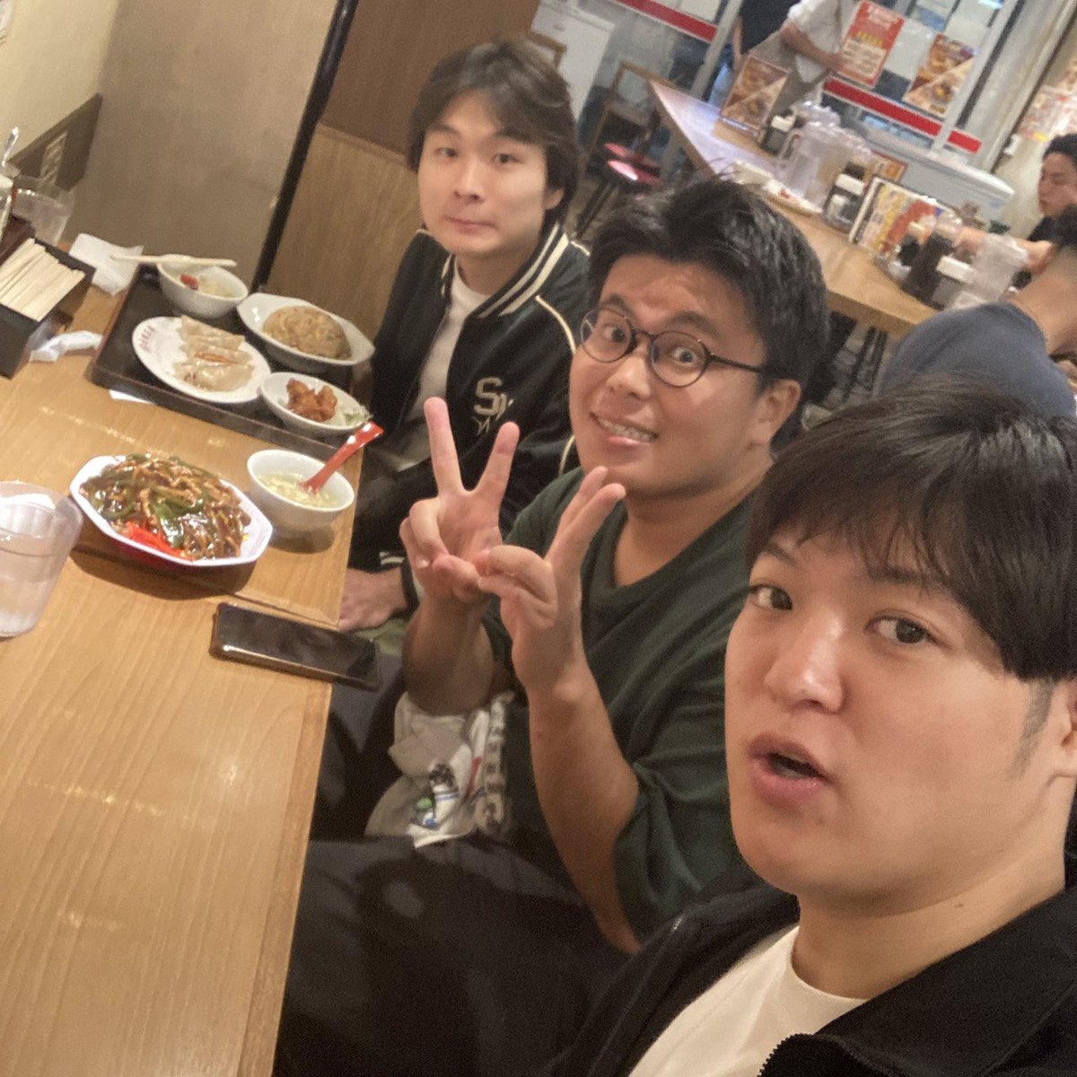 global_okada's tweet photo. ゲンチャとご飯行きました！

雨の中付き合わせて申し訳ない😭😭

晴れてくれ！！！！！ https://t.co/QBm4RXgA5C