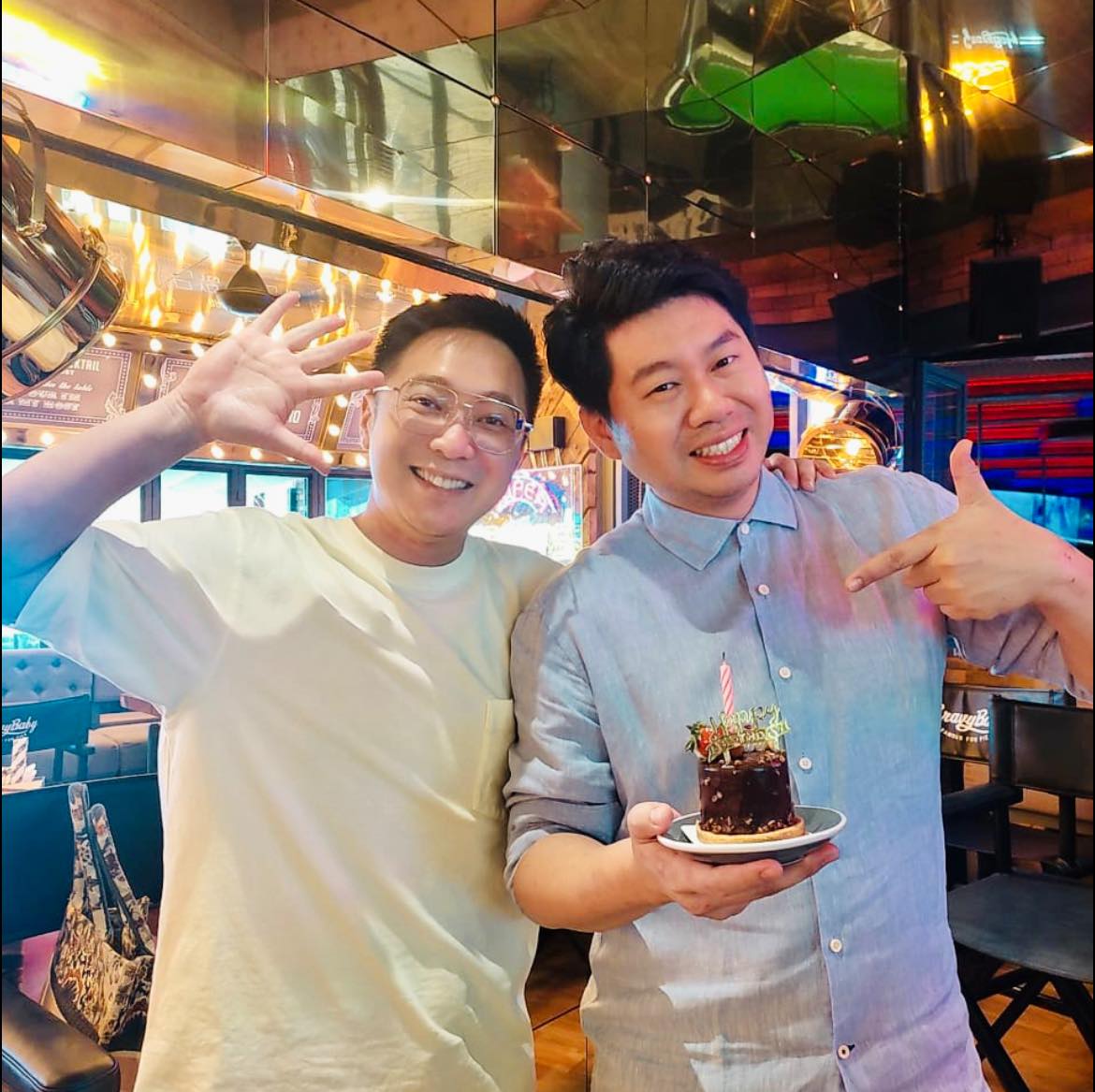 aaroncampb16346's tweet photo. Happy Birthday, buddy! Wishing you all the best. More celebrations await us! https://t.co/wJqyIueu8L