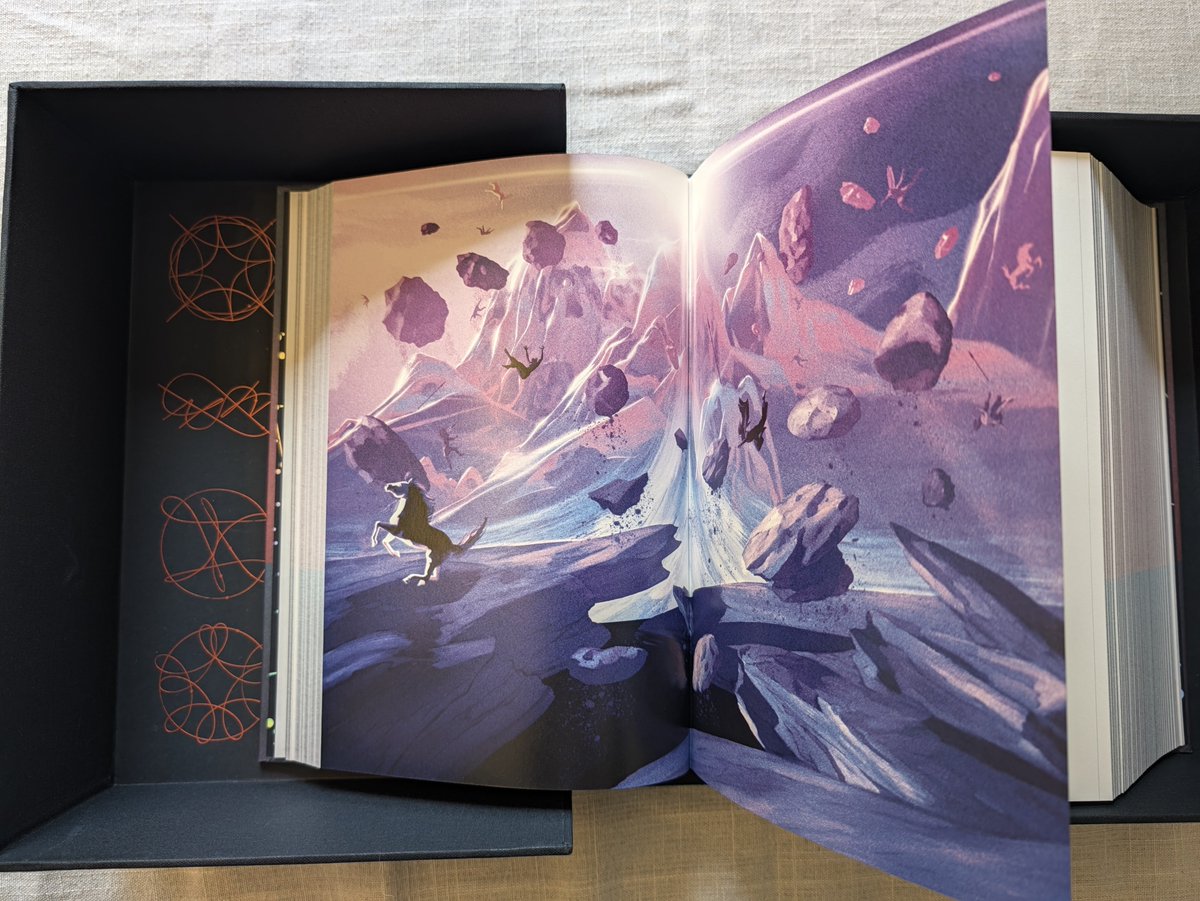 AlexJonesax's tweet photo. It arrived! I'm shaking, it's magnificent
#threebodyproblem https://t.co/cz7pry06ho