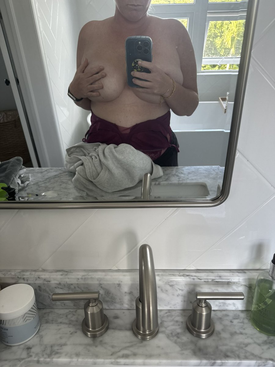 clarkees262986's tweet photo. @rachelmorex Chubby lovers come my way https://t.co/F7dZxO2rf2
