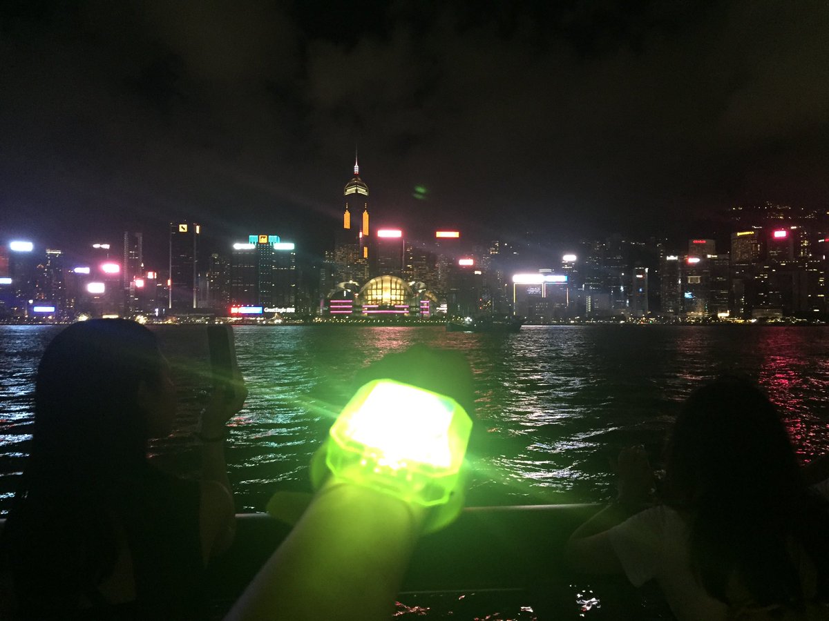 __dream4u__'s tweet photo. 香港にプリズムウォッチ（キンプリのグッズ）持って行ったらめっちゃかっこよかった時の写真 https://t.co/P7QKqD1FiR