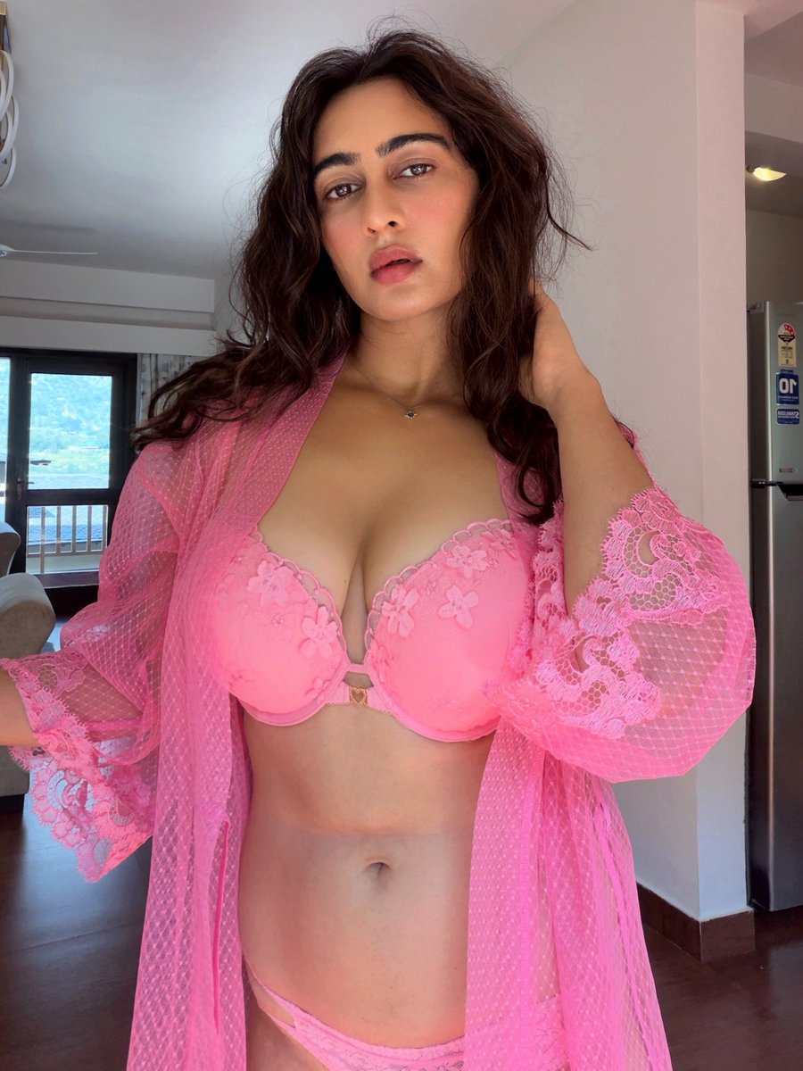 OnlyHeroines's tweet photo. Megha Shukla 🥵😻🩷 https://t.co/YCQkX3LCX9