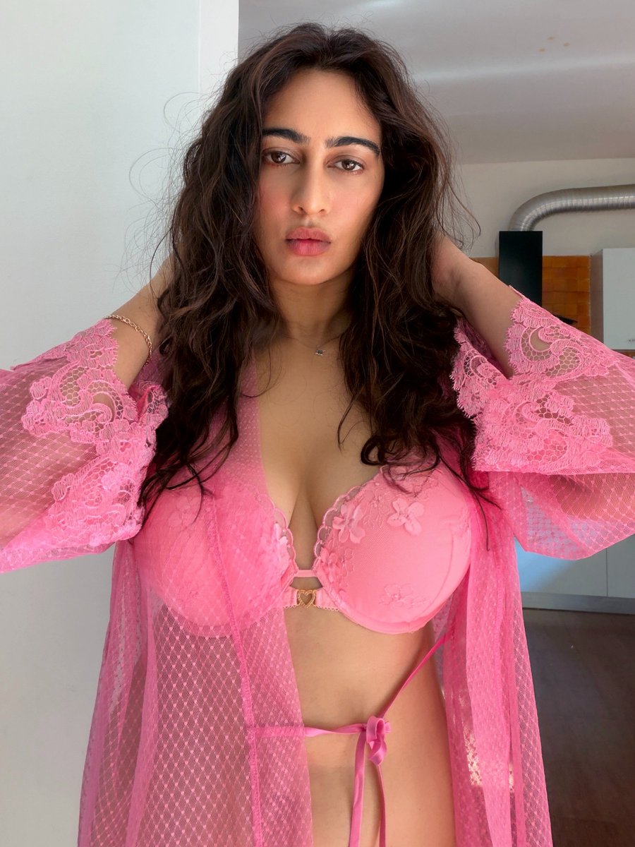 OnlyHeroines's tweet photo. Megha Shukla 🥵😻🩷 https://t.co/YCQkX3LCX9