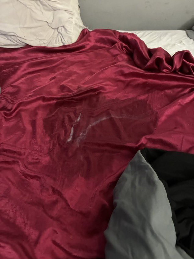 Reregoril9's tweet photo. how do i stop squirt in n cumming at the same time i’m tired of changing my sheets even the water proof one 😅🥹 https://t.co/pU5RAxqkuW