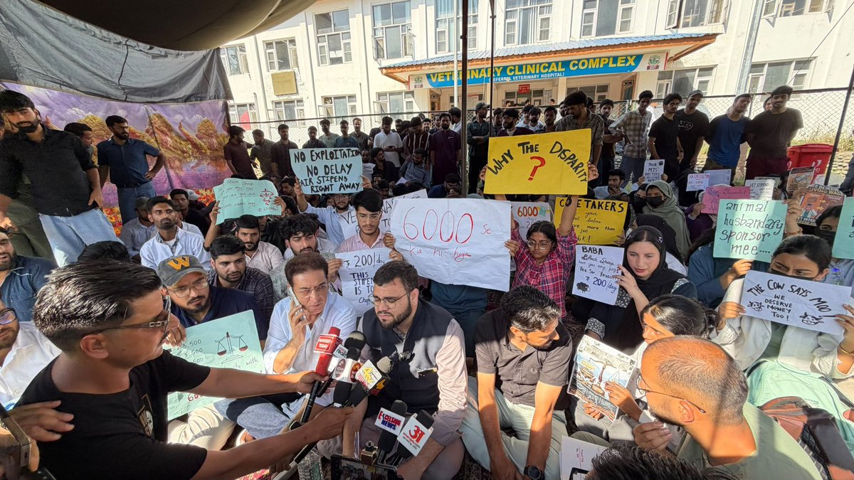 Agasyedmuntazir's tweet photo. The Government cannot keep playing with the future of our youth. I stand with J&K’s 140 veterinary interns, the first defenders of public health, who are fighting for a fair stipend and basic safety equipment.

If the government has enough resources for film festivals, why invoke “financial implications” when it comes to supporting our youth? I urge HCM @adbullah_Omer @JavedDar_NC Sb to take up this issue immediately and bring stipends in line with national  norms. If the government fails to act, we will raise the matter strongly in the Assembly.

@Jkvsaofficial @JKSTUDENTSASSO @ErSameerYousf