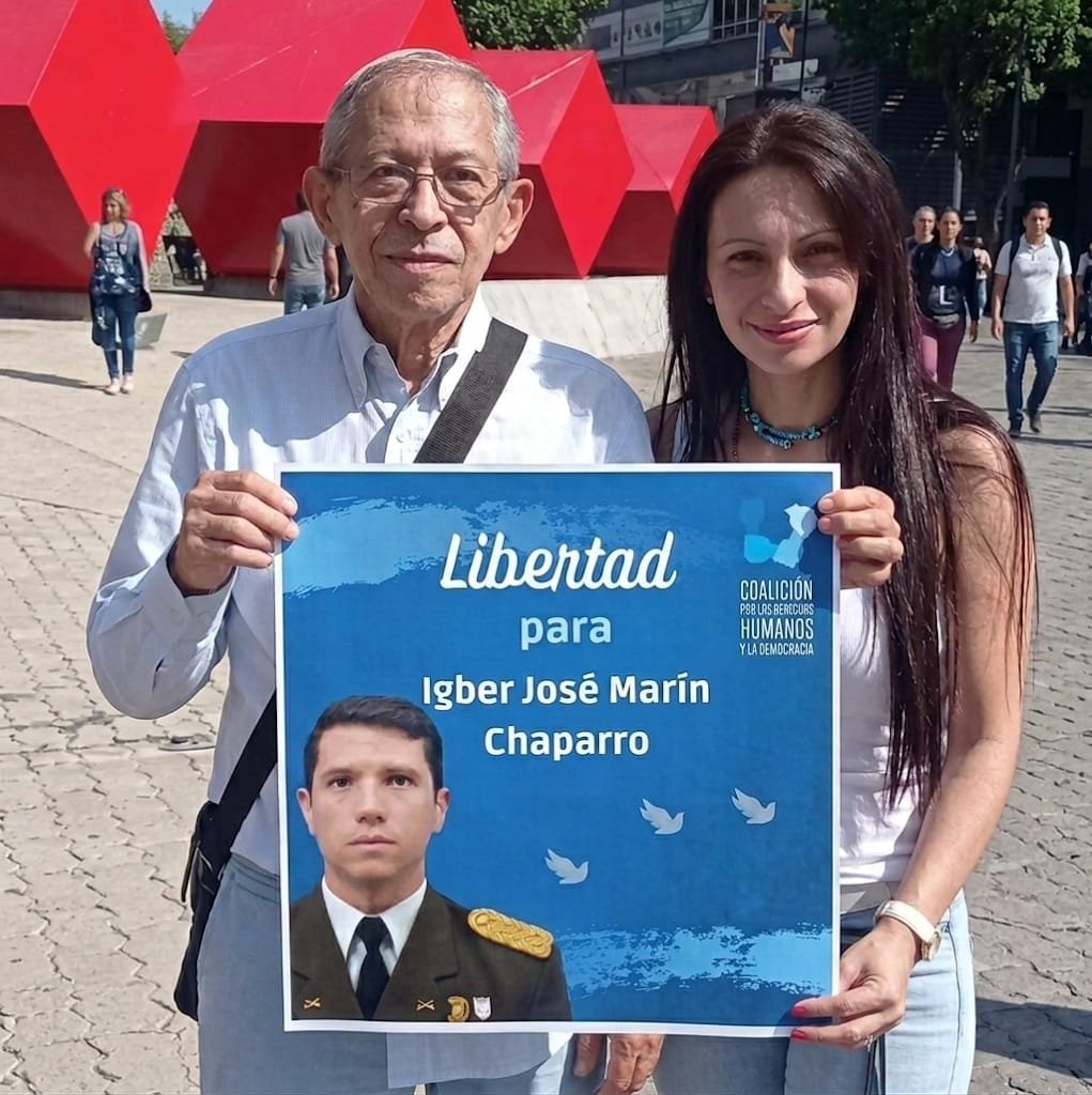 JESUSESA's tweet photo. Igber José Marín Chaparro 
Cumplió su sentencia. En lugar de darle la libertad, el sistema le abrió un nuevo proceso judicial: le niegan la boleta de excarcelación y le fabrican nuevos cargos vinculados al 'Caso La Viñeta' 

La @ONU_es ya determinó que su detención es arbitraria. https://t.co/rPBxY3jzib