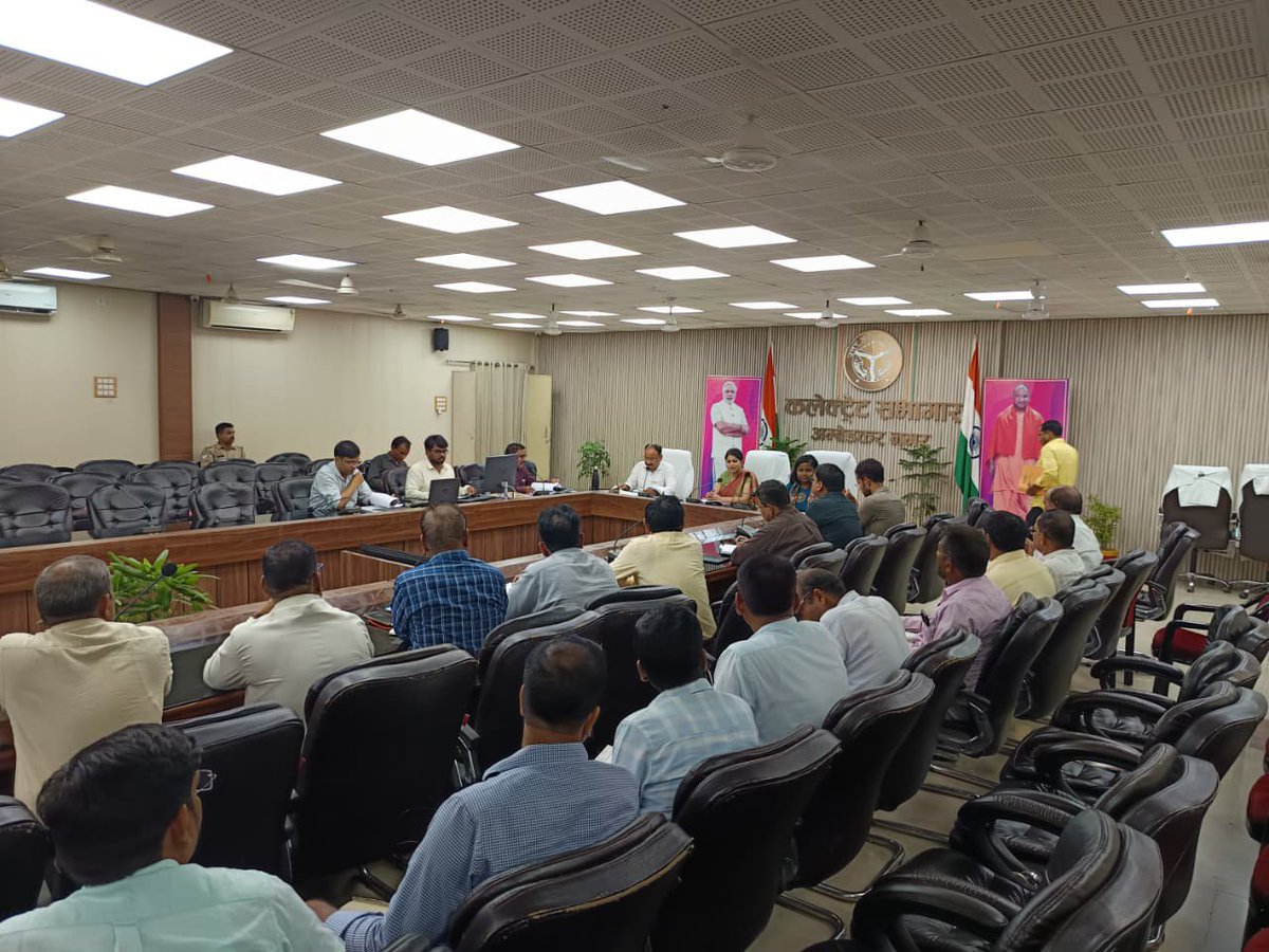 AmbedkarnagarDM's tweet photo. तालाबों/अन्य स्रोतों के पट्टों व नीलामी से प्राप्त आय के ग्राम निधि (OSR) में शत-प्रतिशत अंतरण को लेकर बैठक की। @UPGovt @InfoDeptUP @CMOfficeUP @uppanchayatiraj https://t.co/qT40SsPbbd