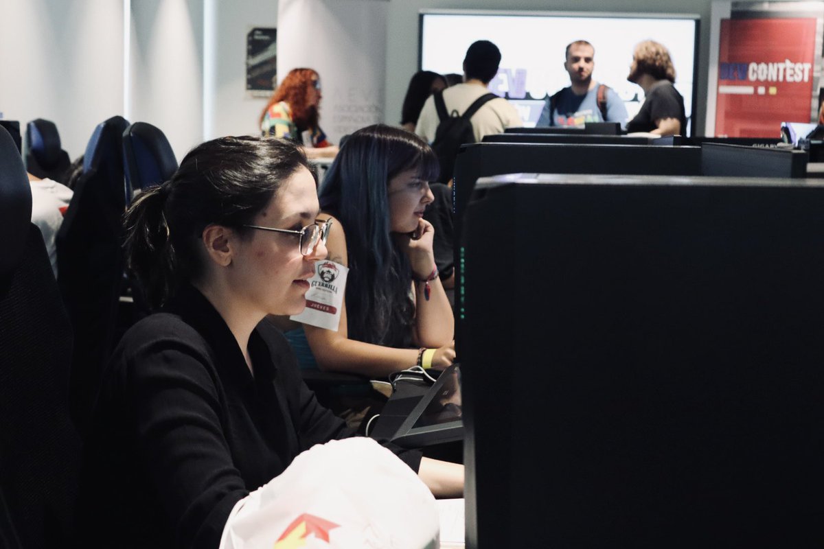 aevidevs's tweet photo. Hemos comenzado la semifinal de este #DevContest2026 💪

Las pruebas de arte, diseño y programación ya están sobre la mesa y del resultado saldrán los finalistas para mañana en @GGameFestival 💙

Mucha suerte a todos 😄 https://t.co/lrDklHmfQk