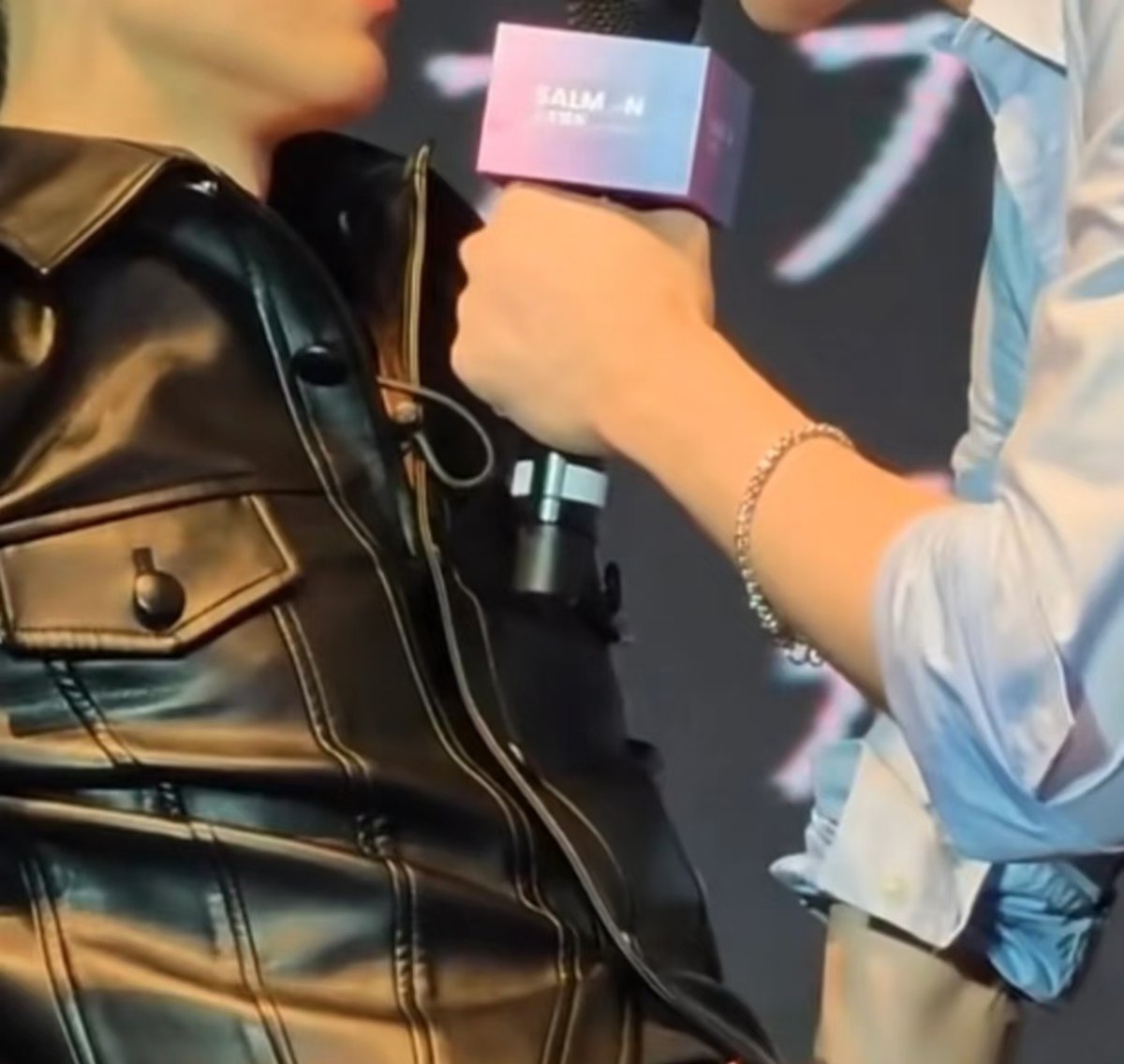 jtsxon's tweet photo. hold up how is it visible through that thick leather https://t.co/z3DOQhRxf4