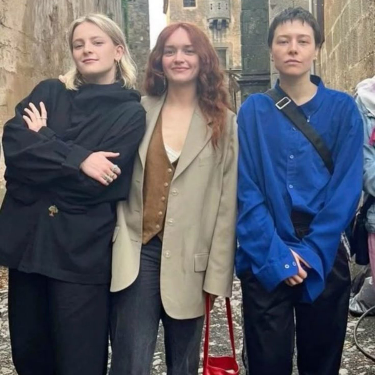 haerasaban's tweet photo. i love seeing helaena going out with her divorced parents alicent and rhaenyra https://t.co/1KspFpcfFZ