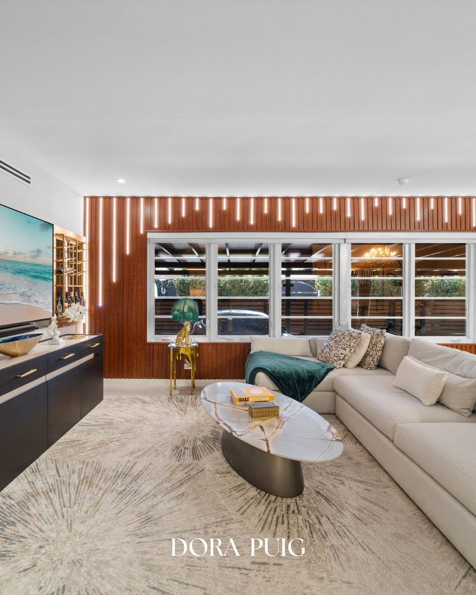 DoraPuig's tweet photo. 𝐈𝐍𝐓𝐑𝐎𝐃𝐔𝐂𝐈𝐍𝐆✨𝟐𝟑𝟖 𝐄 𝐒𝐀𝐍 𝐌𝐀𝐑𝐈𝐍𝐎 𝐃𝐑𝐈𝐕𝐄
ENCHANTING ART DECO RESIDENCE, EXQUISITELY REIMAGINED AND NESTLED ON AN EXPANSIVE SOUTHEAST CORNER LOT ON THE PRESTIGIOUS VENETIAN ISLANDS! 🍃
𝐎𝐟𝐟𝐞𝐫𝐞𝐝 𝐚𝐭 $𝟒,𝟖𝟓𝟎,𝟎𝟎𝟎 https://t.co/gUyzawa8qq