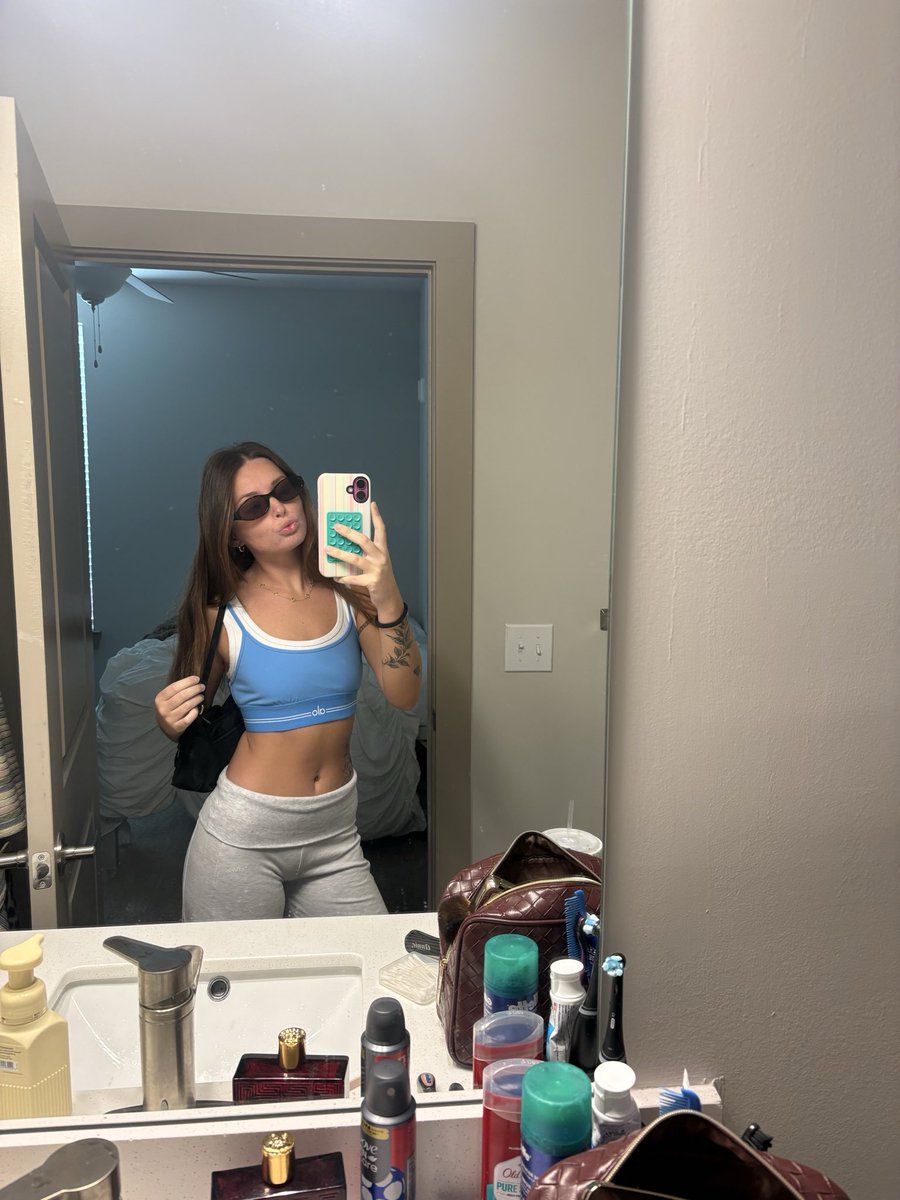 lilligoddesss's tweet photo. let me drain you😵‍💫 https://t.co/sg5X0OzDrV