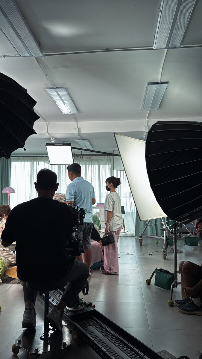 heremeloud's tweet photo. Can’t 100% confirm if p1 is from Mim’s shoot today (p2 is from p’memo), but if it is I think it’s probably brand promo. And pls let it be a magazine shoot or something like that I’m praying 🙏 https://t.co/SWfmUAHWTd