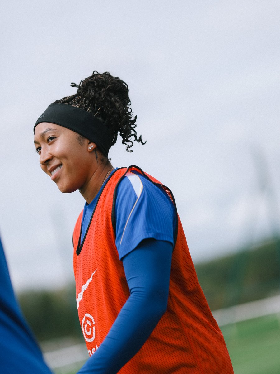 ChelseaFCW's tweet photo. PSA: Lauren James has new hair! 👋 https://t.co/3oXHsj2pqt