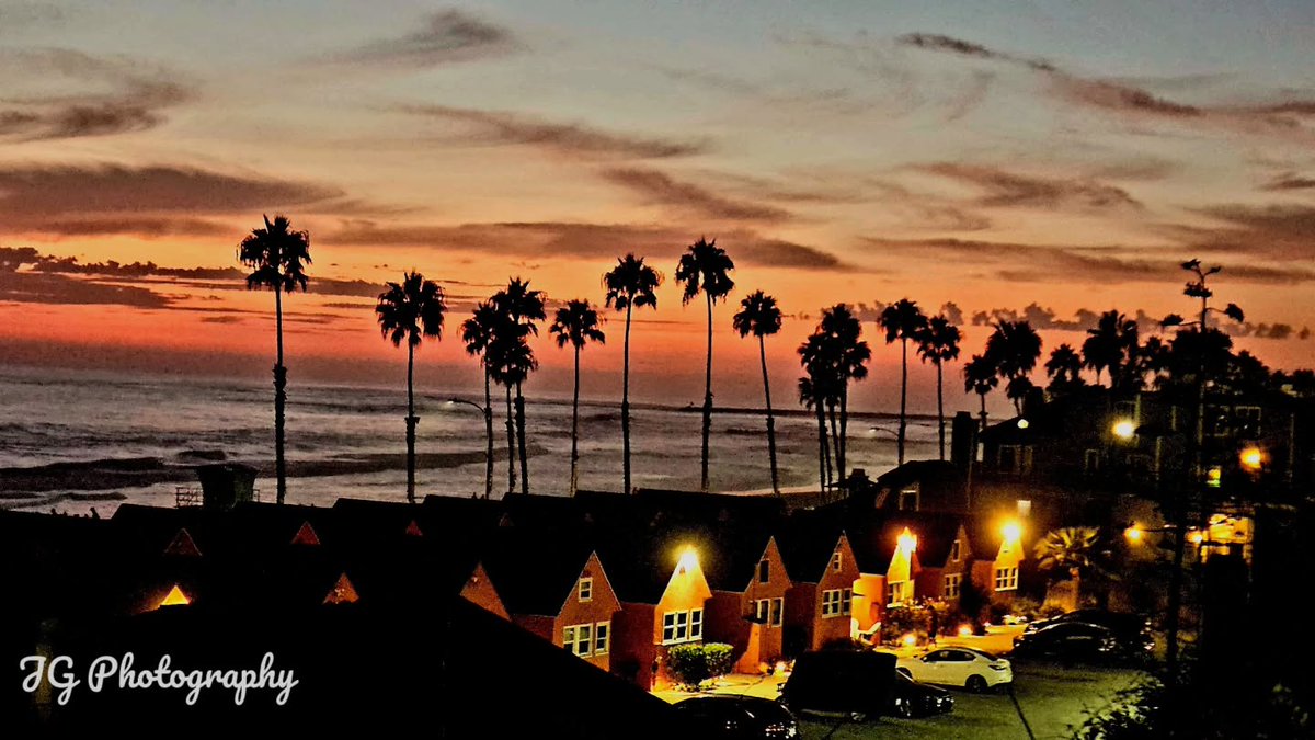 KenaBogert's tweet photo. Let’s see last night’s sunset. https://t.co/ziWYhfozjP