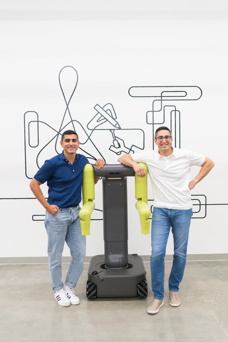 hamzaderbas's tweet photo. After two years of building quietly, we’re introducing @MavenRobotics to the world.

When Khalid and I started Maven, we were excited by advances in autonomy, but saw a disconnect: technology was moving fast, while deployment lagged.
Where are all the factory robots? (1/4) https://t.co/MfYd749O2O