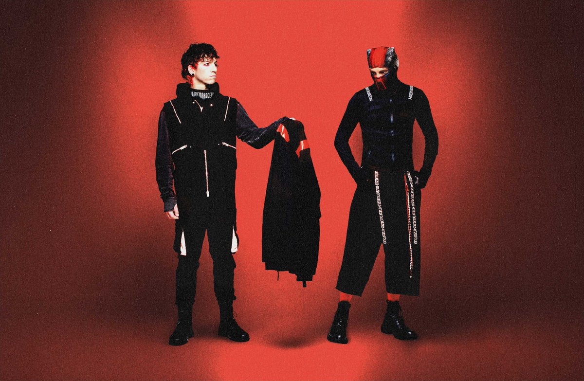 TOPUPDATERS's tweet photo. One year ago today, @twentyonepilots released "Breach" ❤️🖤

It marked band's 2nd #1 album in the US, and the biggest opening week of their career. "Breach" registered the largest vinyl sales week for a rock album since tracking started in 1991. https://t.co/YfUBwPN93O