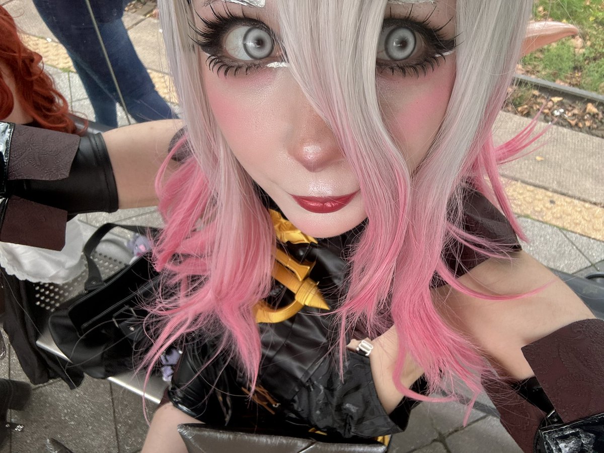 runahri's tweet photo. I love Briar sm I’m so proud of this cosplay >ᵥ_ᵥ< https://t.co/9XP4XgZ7cP