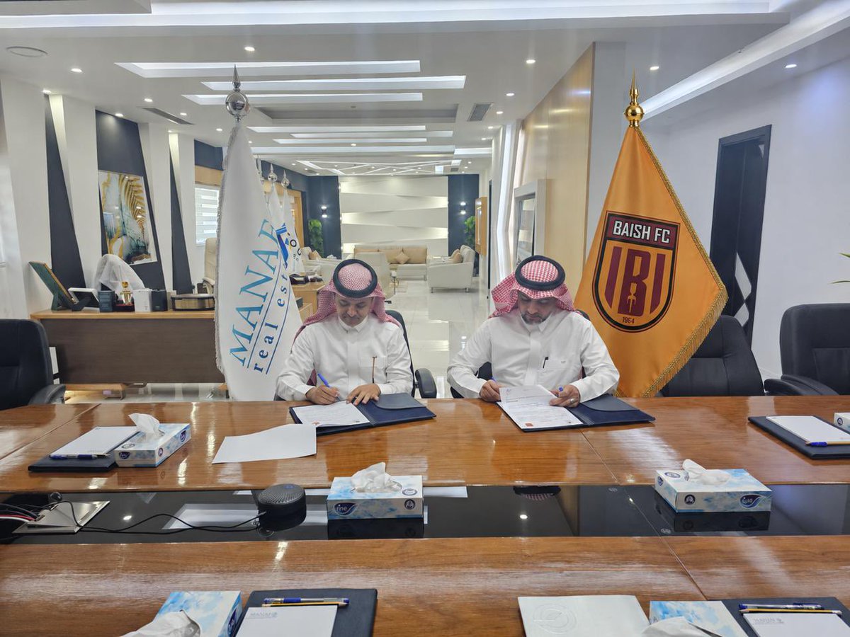 baish_FC's tweet photo. 📄إدارة نادي بيش برئاسة الاستاذ/ حسن ابوراسين توقع عقد رعاية مع شركة "مناف العقارية" لتكون الراعي الرسمي للنادي بدوري الدرجة الثانية لكرة القدم . https://t.co/R5MrGLirbW