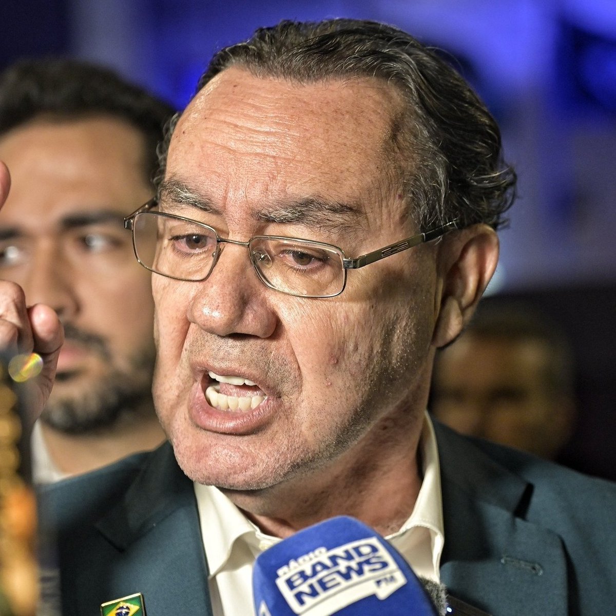republiqueBRA's tweet photo. 🚨 📲 EITA! Conteúdos de apoio a Augusto Cury estão sendo impulsionados por terceiros nas redes sociais, prática PROIBIDA pela legislação eleitoral; levantamento da Folha identificou mais de 60 anúncios pró-Cury veiculados na Meta. https://t.co/N1p4NMSAiG