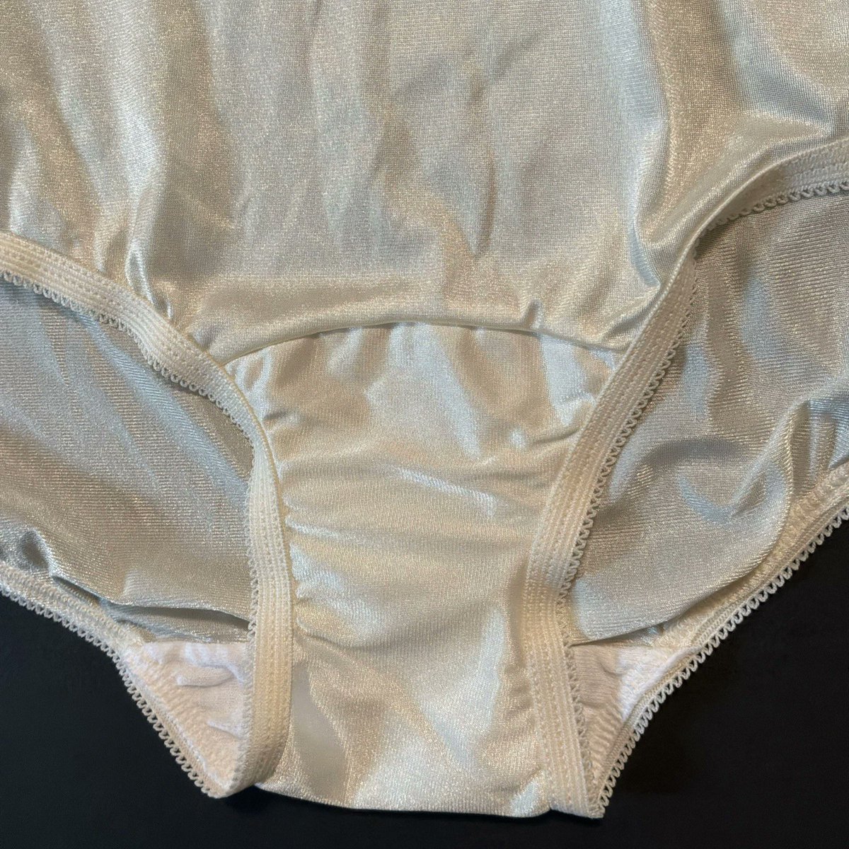 BriefNylon tweet picture
